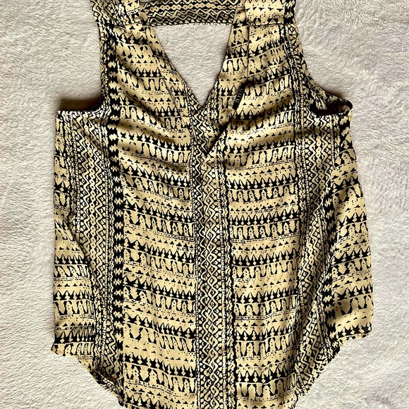 3/$15 (FINAL PRICE) **NWOT** A.N.A., (Size M), Cream & Black Tank Top Blouse - Picture 2 of 5